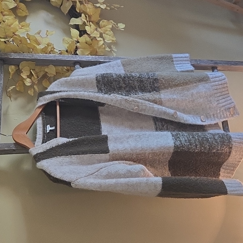 Cozy Color Block Cardigan Wool BLEND!
